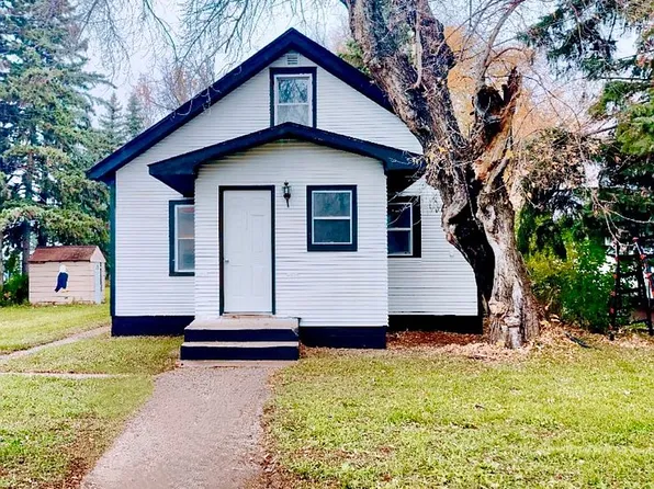 1109 Mountain Ave, Walhalla, ND 58282