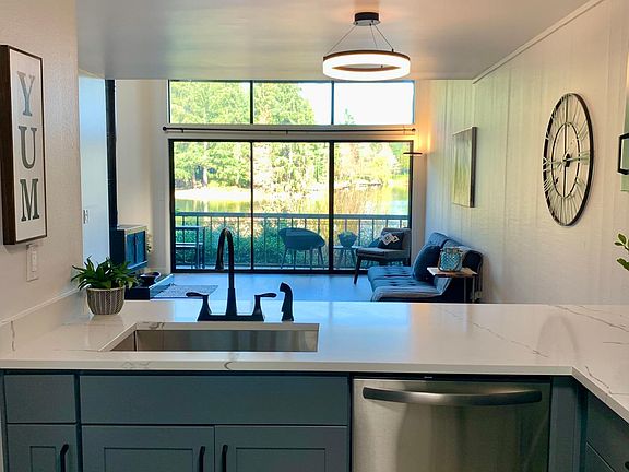 5th image of 13954 NE 60th Way APT 106