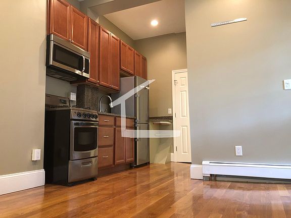 5th image of 144 Mount Auburn St #1-B