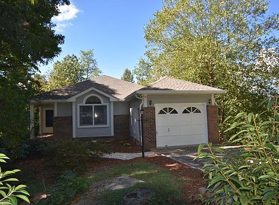 3rd image of 112 Jenny Lind Dr