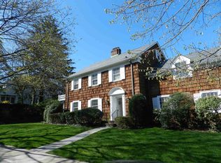 260 Manor Rd, Flushing, NY 11363