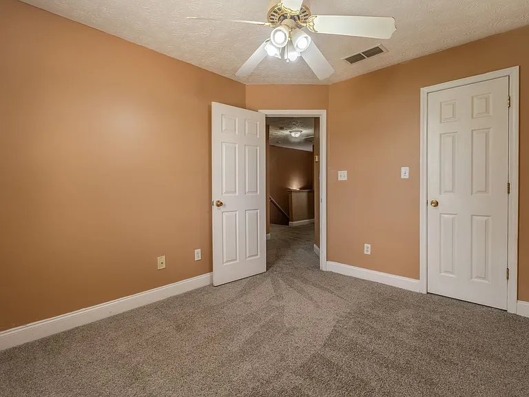 147 Westchester Cir — Photo 14