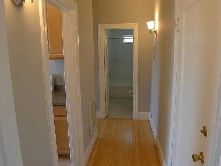 428 E 19th St #1 — Photo 7