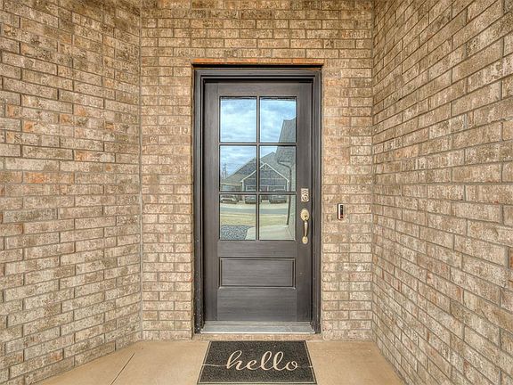 3rd image of 609 Red River Dr