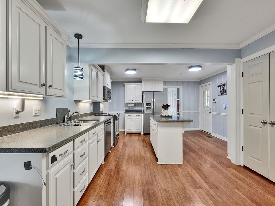 1st image of 104 Dupont Ave