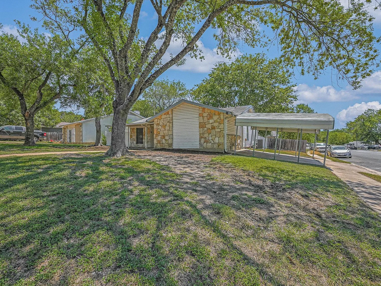 4 bed, 2.0 bath, 1618 sqft, $2,150 — Photo 2