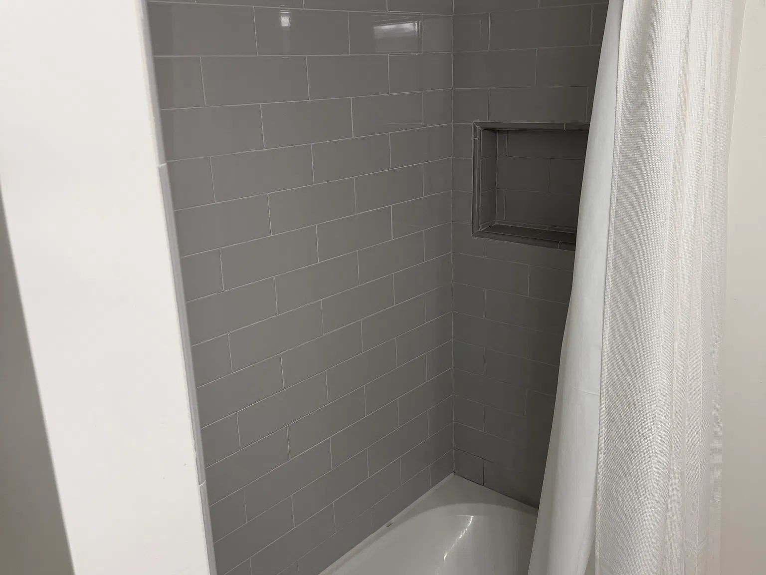4 bed, 1956 sqft, $4,000 — Photo 1