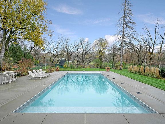 5th image of 4124 Perry Way