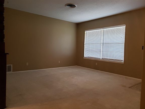 5th image of 304 E Vista Pkwy