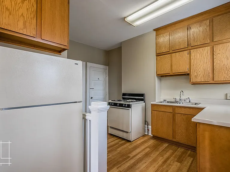 229 W 1st Ave — Photo 9