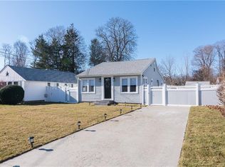 75 Collins Ave, Warwick, RI 02818