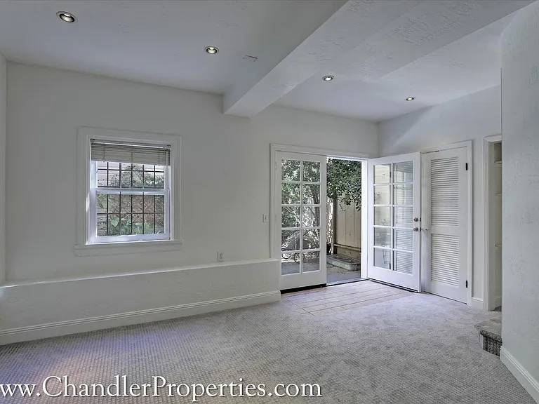3217-21 Gough St — Photo 2