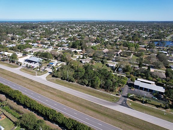 5th image of 907 Sebastian Blvd
