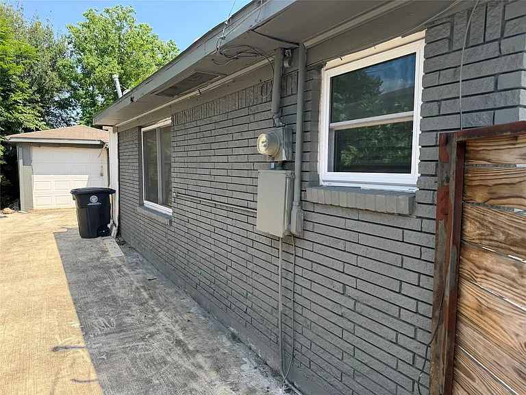 6811 Saint Augustine St — Photo 10