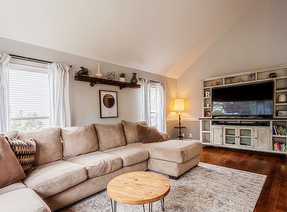 5th image of 542 Larkspur Dr