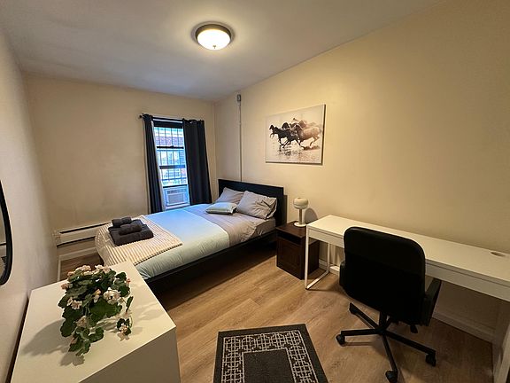 3rd image of 871 Harrison Ave #4