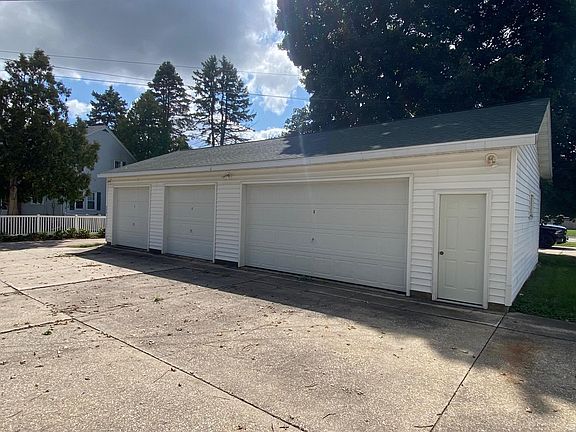5th image of 1136-1138 Milton Ave