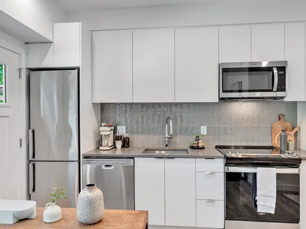 137 Keith Rd E, North Vancouver, BC