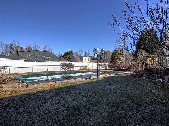 5th image of 312 Fairwood Dr
