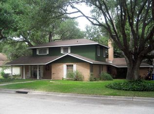 325 Memorial Dr, Luling, TX 78648