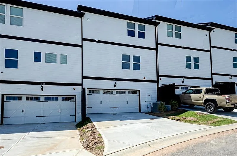 4 bed, 3.5 bath, 2038 sqft, $3,500 — Photo 1