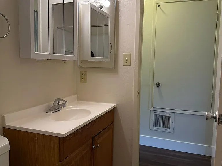 Sharis Apartments — Photo 32