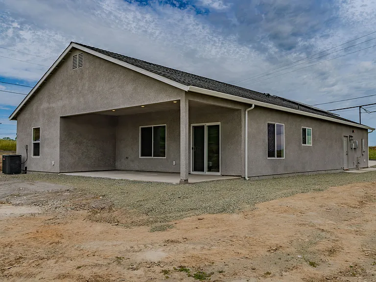2426 Village Dr — Photo 47