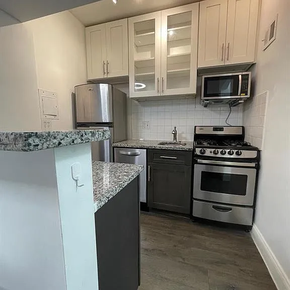 1 Scott Cir #118 — Photo 2
