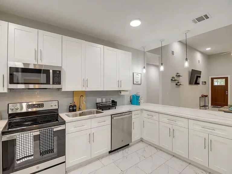 3523 Bain St — Photo 8