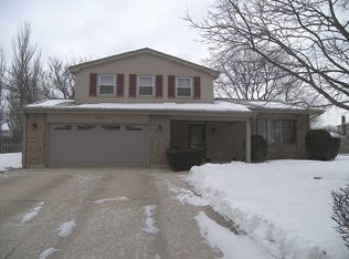 1143 Crest Ct, Schaumburg, IL 60193