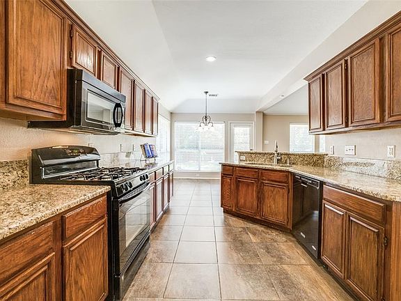 5th image of 709 Saddleback Ln