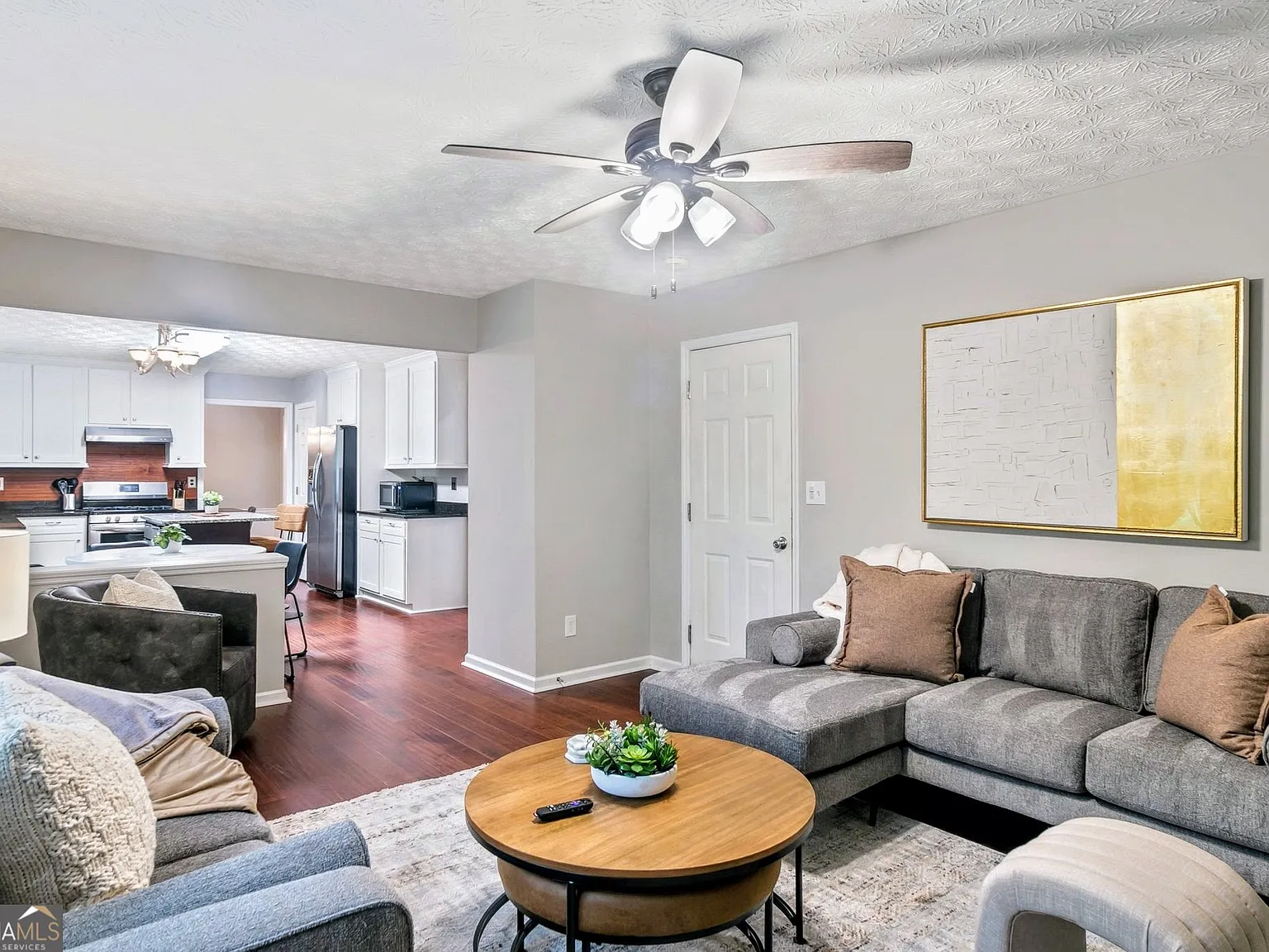4 bed, 2.5 bath, 2000 sqft, $7,900 — Photo 3