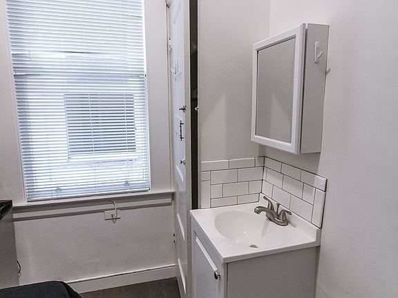 2nd image of 640 Clay St #330