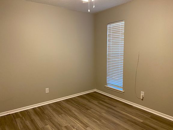 2nd image of 4903 Sanderson Ln