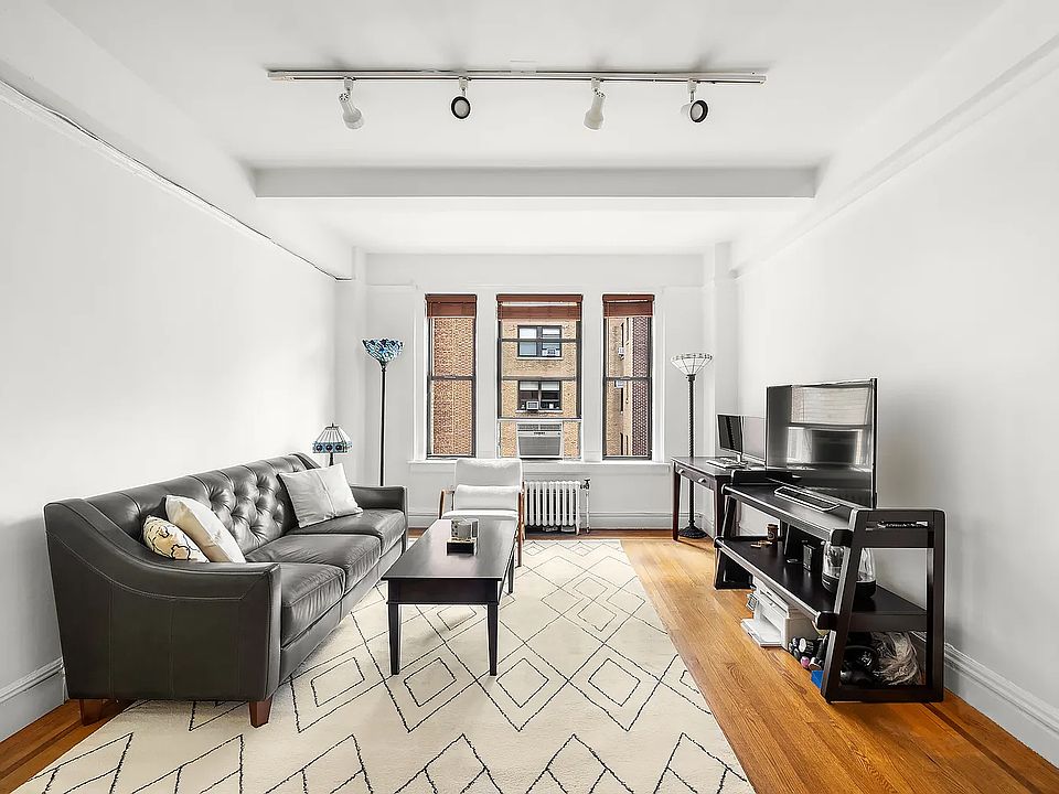 1st image of 34 W 72nd St #114