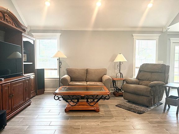 5th image of 2563 Naples Ln