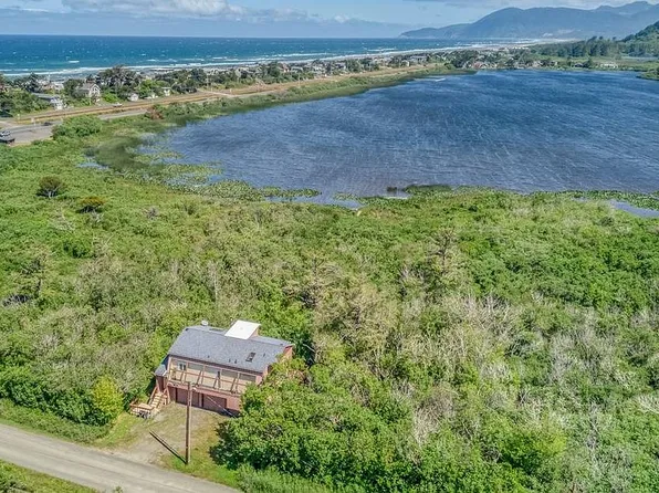 401 N 6th Ave, Rockaway Beach, OR 97136