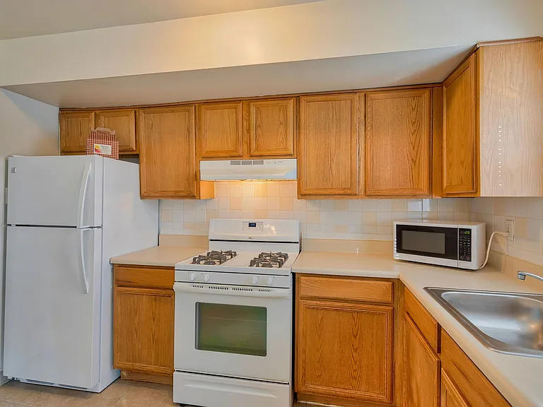 Stratford Apartments — Photo 66