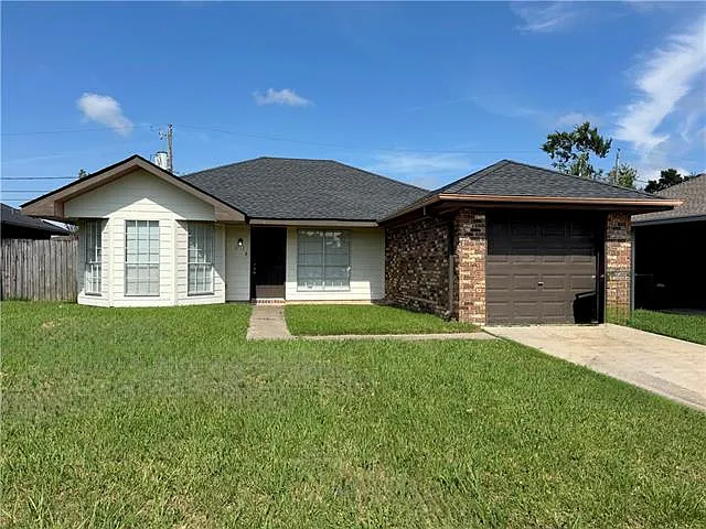 3 bed, 2.0 bath, 1256 sqft, $1,685 — Photo 1