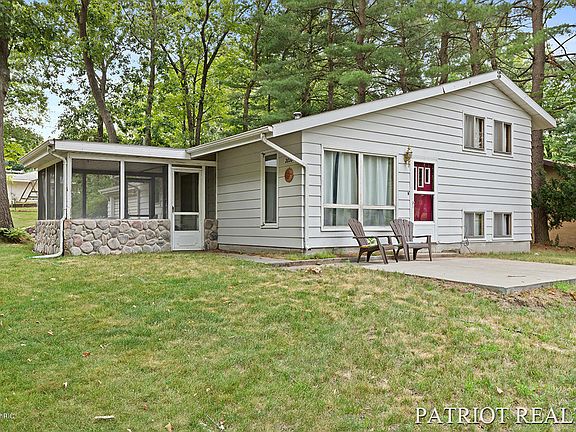 2nd image of 2026 E Forest Ln