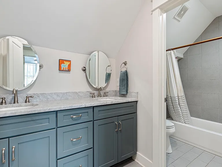 1109 Lawrence Ave — Photo 19