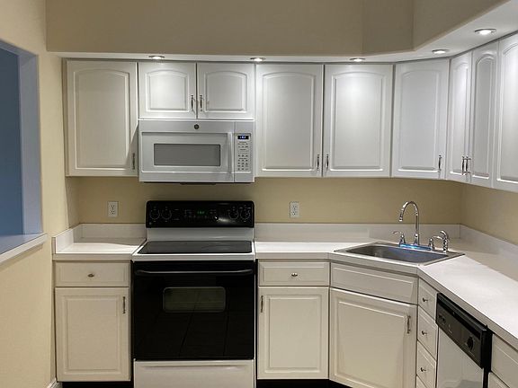 5th image of 204 Turnberry Vlg #3