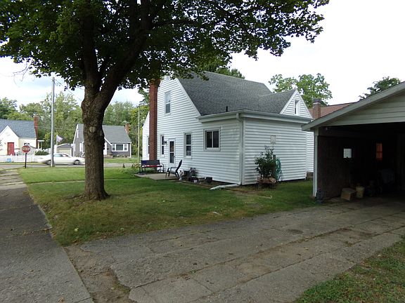 4th image of 96 Westwood St