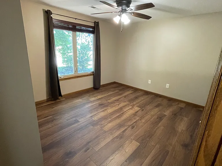 109 S Derby Ave — Photo 5