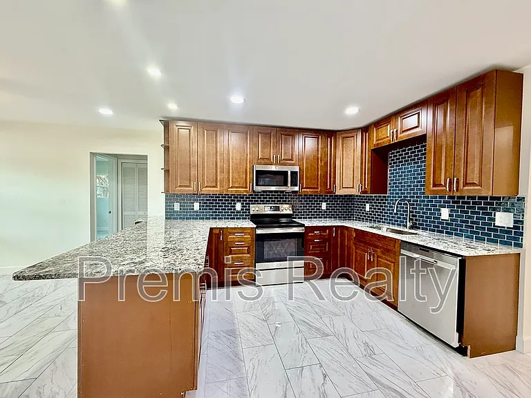 2014 Pinehurst Dr — Photo 4