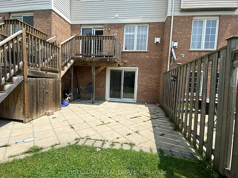 8 Bonello Cres — Photo 26