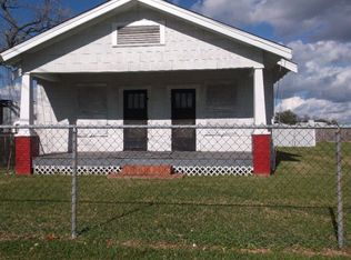 131 S 12th St, Nederland, TX 77627