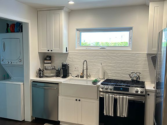5th image of 3206 Gracia St