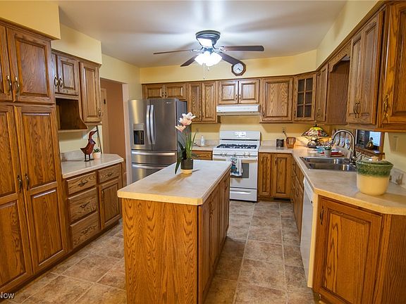 3rd image of 66538 S Greenbrier Dr
