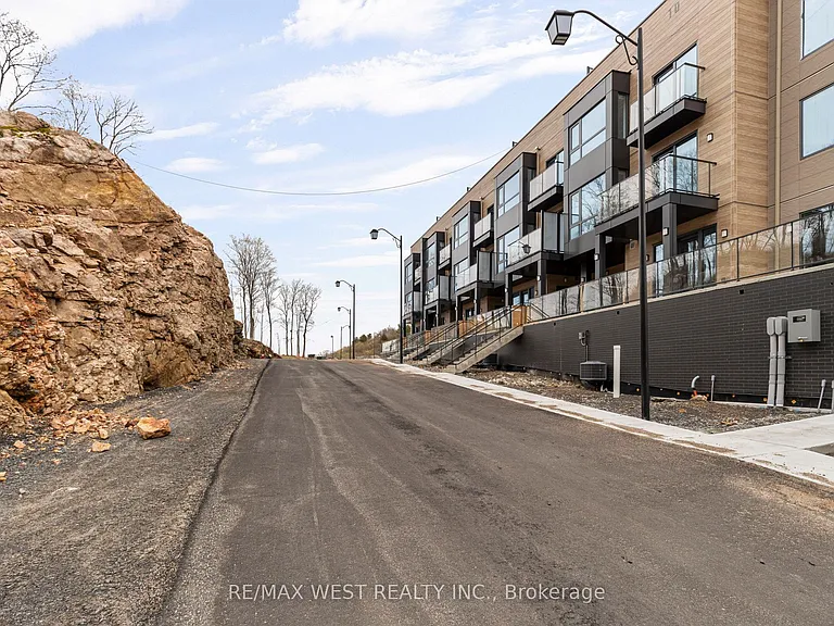 119 Town Line Rd E #D208 — Photo 3